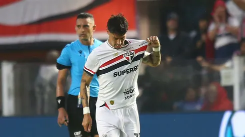 SP - SANTOS - 23/11/2025 - BRASILEIRO A 2025, SAO PAULO X JUVENTUDE - Rigoni jogador do Sao Paulo comemora seu gol durante partida contra o Juventude no estadio Vila Belmiro pelo campeonato Brasileiro A 2025. Foto: Mauricio De Souza/AGIF