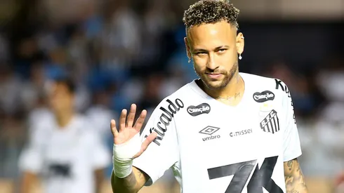 SP - SANTOS - 19/11/2025 - BRASILEIRO A 2025, SANTOS X MIRASSOL - Neymar Jr. jogador do Santos durante partida contra o Mirassol no estadio Vila Belmiro pelo campeonato Brasileiro A 2025. Foto: Mauricio De Souza/AGIF