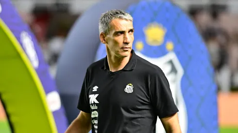 SP - SANTOS - 19/11/2025 - BRASILEIRO A 2025, SANTOS X MIRASSOL - Juan Pablo Vojvoda tecnico do Santos durante partida contra o Mirassol no estadio Vila Belmiro pelo campeonato Brasileiro A 2025. Foto: Jota Erre/AGIF