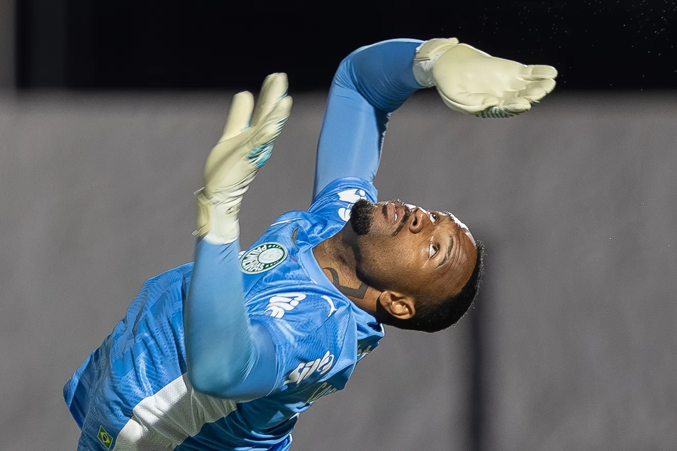 Carlos Miguel assumiu a responsabilidade após lesão de Weverton e é favorito para estar no gol do SEP contra o Flamengo neste sábado – Foto: Joisel Amaral/AGIF