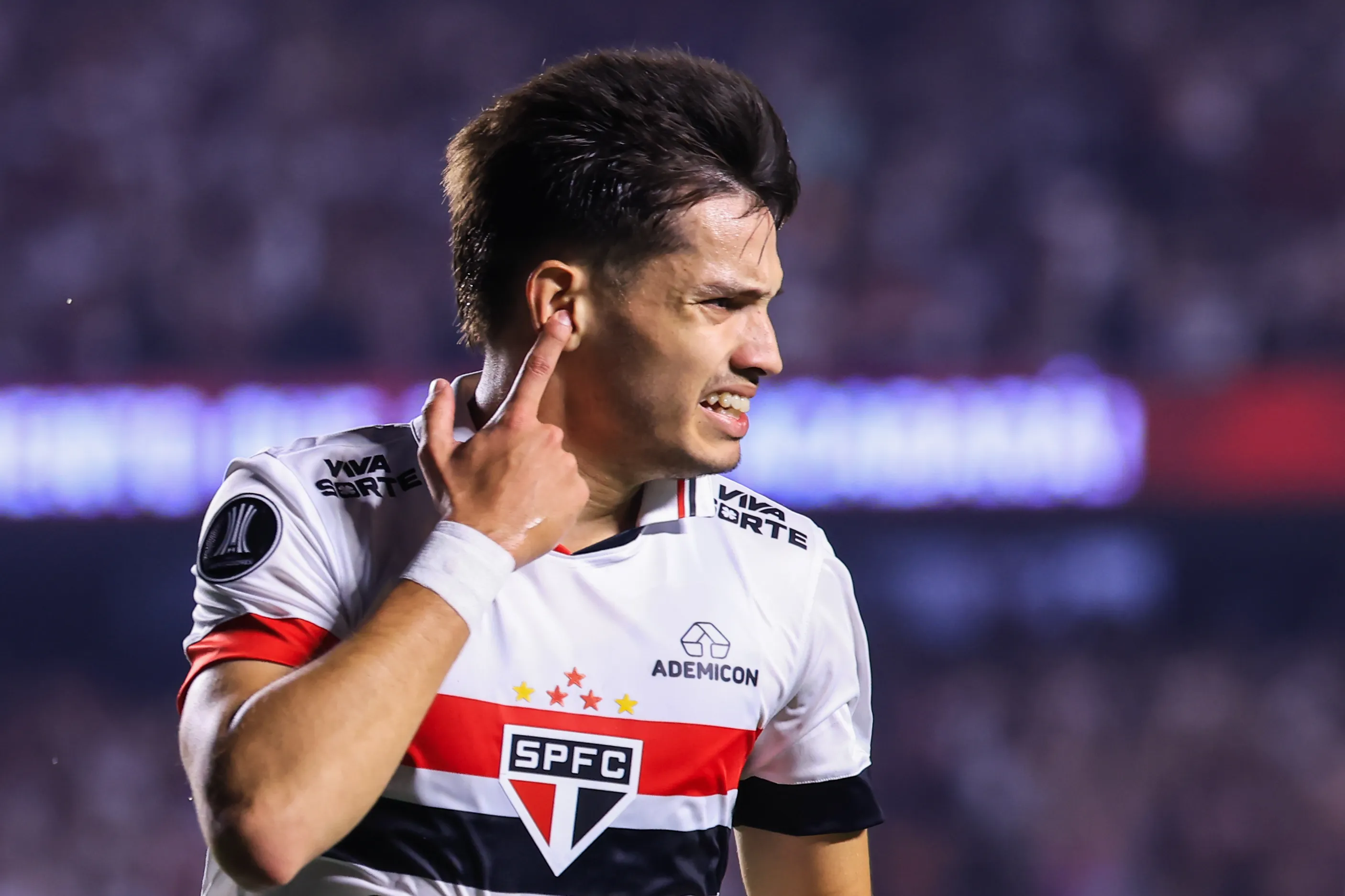 Bobadilla é um dos pendurados esta noite contra o Fluminense e exige cuidado de Hernán Crespo – Foto: Marcello Zambrana/AGIF