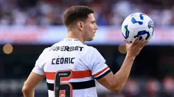 Lateral Cédric é somente um dos que não pode tomar cartão amarelo no Maracanã; caso contrário, estará fora contra o Inter