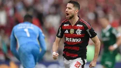 RJ - RIO DE JANEIRO - 19/10/2025 - BRASILEIRO A 2025, FLAMENGO X PALMEIRAS - Jorginho jogador do Flamengo comemora seu gol durante partida contra o Palmeiras no estadio Maracana pelo campeonato Brasileiro A 2025. Foto: Thiago Ribeiro/AGIF
