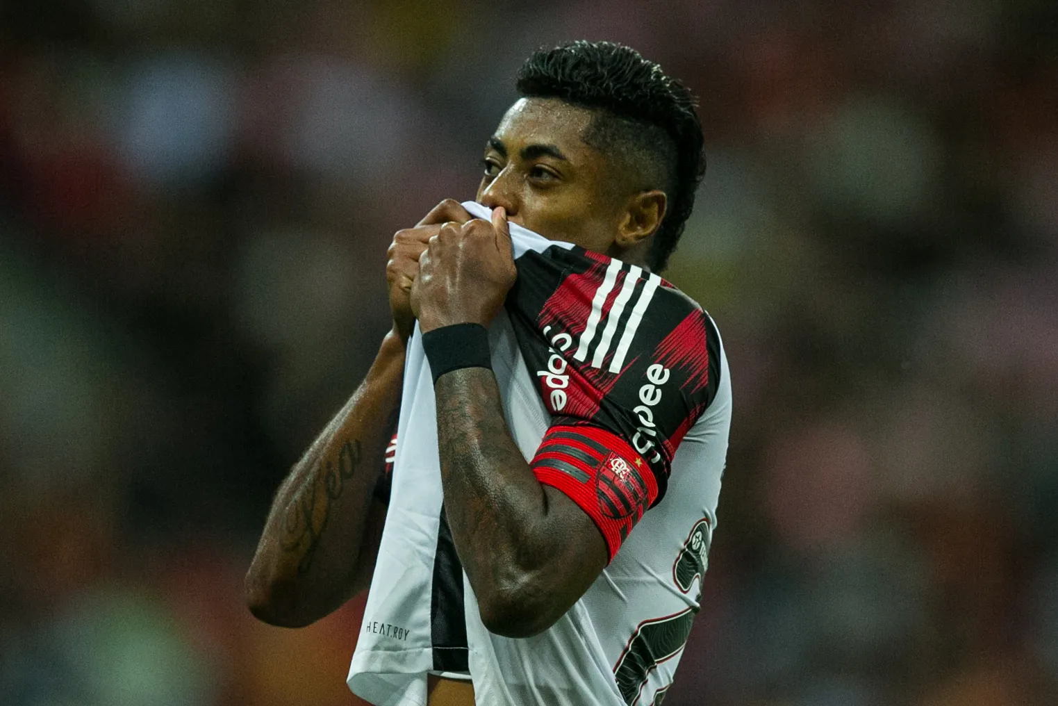 Bruno Henrique jogador do Flamengo comemora seu gol durante a partida contra o Sport na Arena de Pernambuco, pelo Campeonato Brasileiro A 2025. Foto: Marlon Costa/AGIF