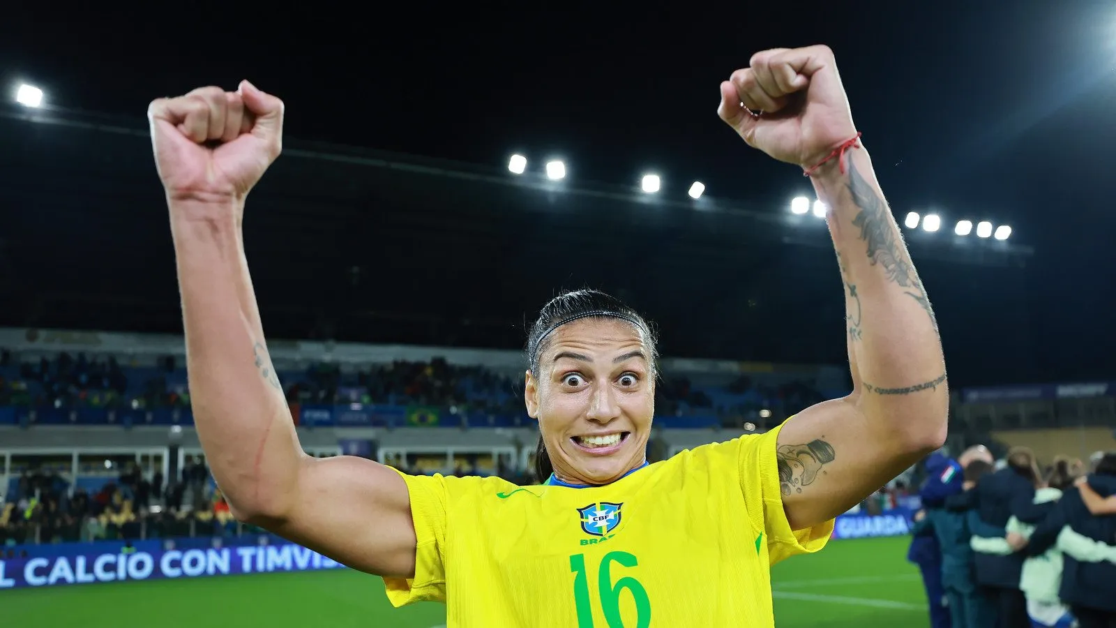 Bia Zaneratto como jogadora da Seleção Brasileira Feminina