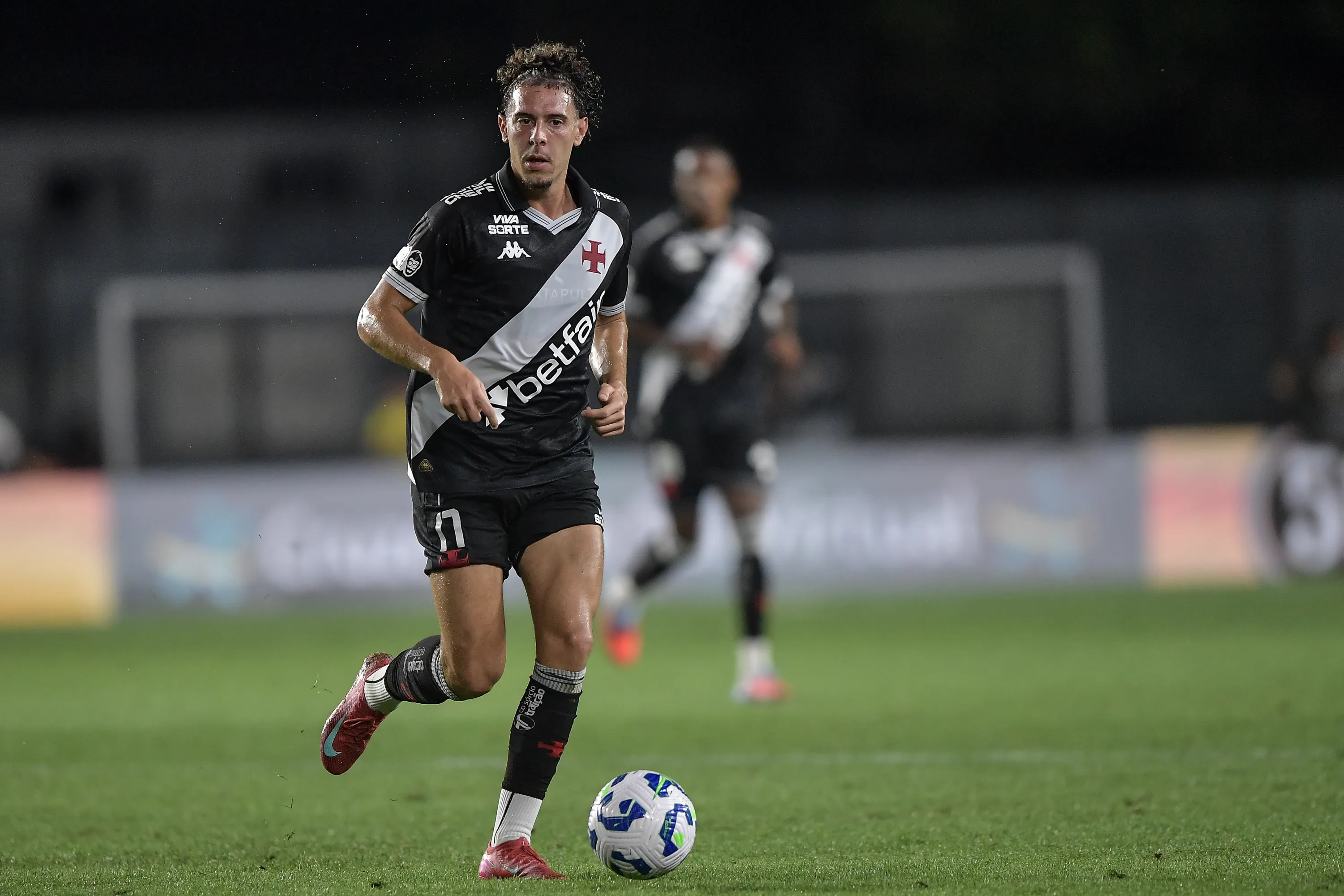 Nuno Moreira em ação pelo Vasco. Foto: Thiago Ribeiro/AGIF