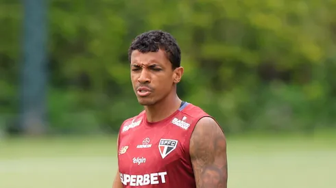 SP - SAO PAULO - 14/11/2025 - TREINO DO SAO PAULO - Luiz Gustavo jogador do Sao Paulo durante treino no Centro de Treinamento CT Barra Funda.