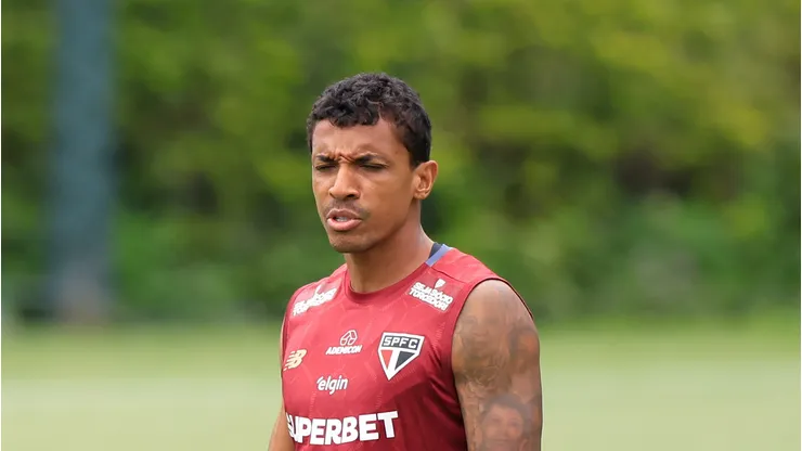 SP - SAO PAULO - 14/11/2025 - TREINO DO SAO PAULO - Luiz Gustavo jogador do Sao Paulo durante treino no Centro de Treinamento CT Barra Funda.