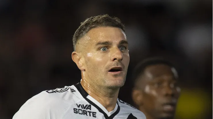 Vegetti jogador do Vasco durante partida contra o Bragantino no estadio Cicero De Souza Marques pelo campeonato Brasileiro A 2025.