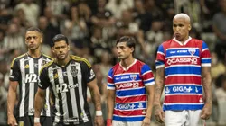 Jogadores de Galo e Fortaleza durante o jogo na Arena MRV