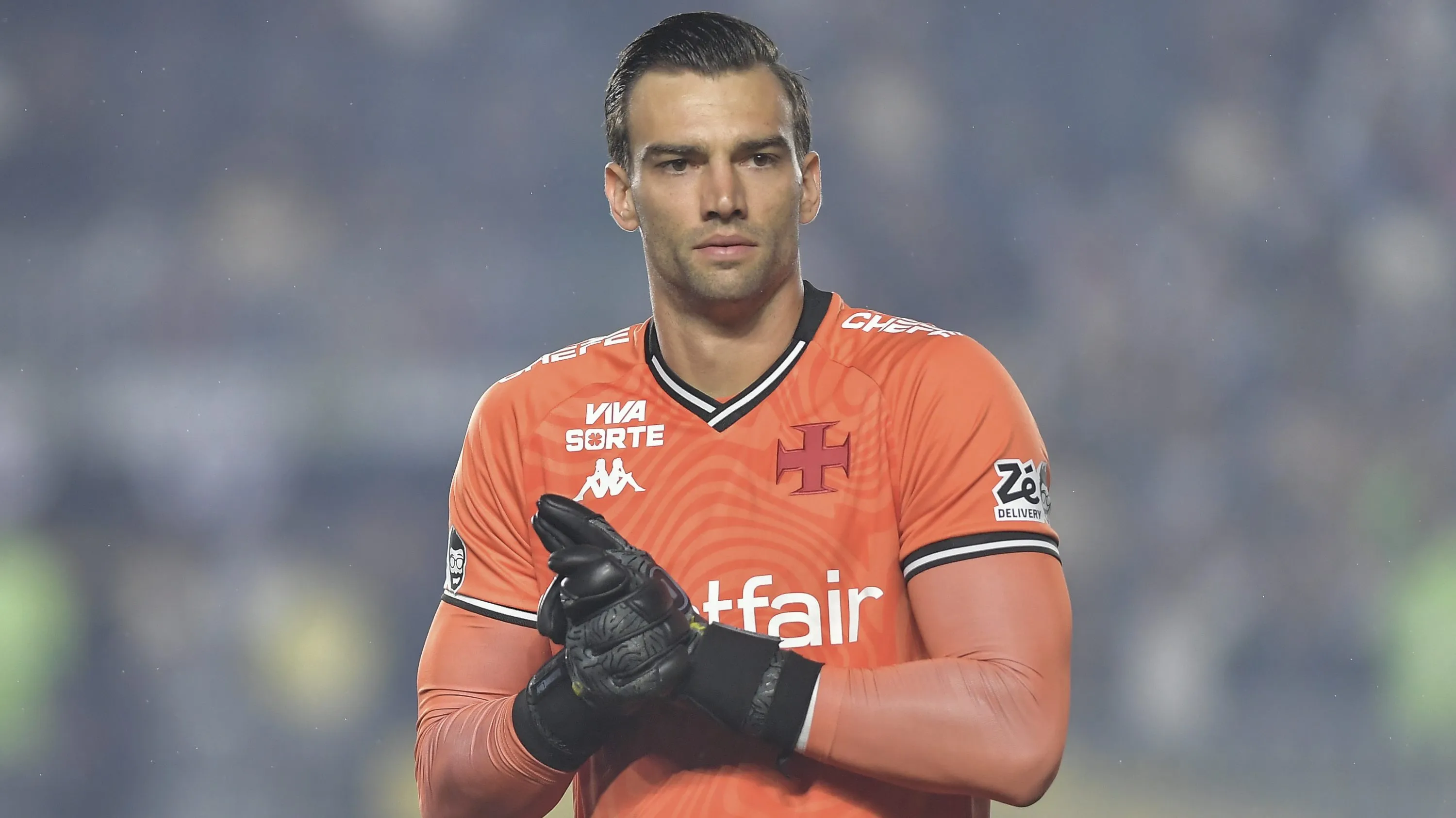 Léo Jardim atuando pelo Vasco em São Januário. Foto: Thiago Ribeiro/AGIF