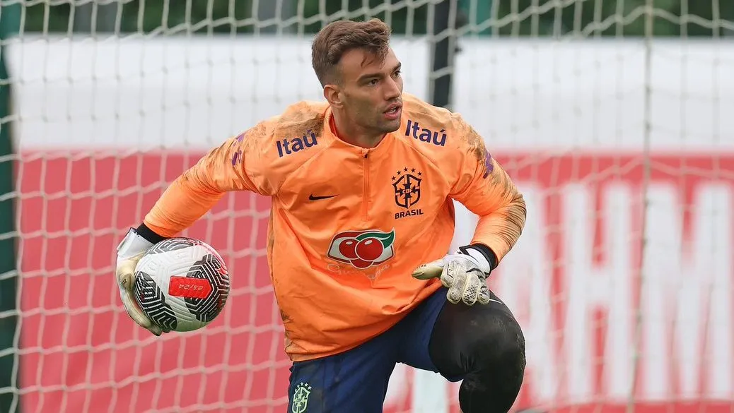 Léo Jardim em treino da Seleção Brasileira. Foto: Rafael Ribeiro/CBF