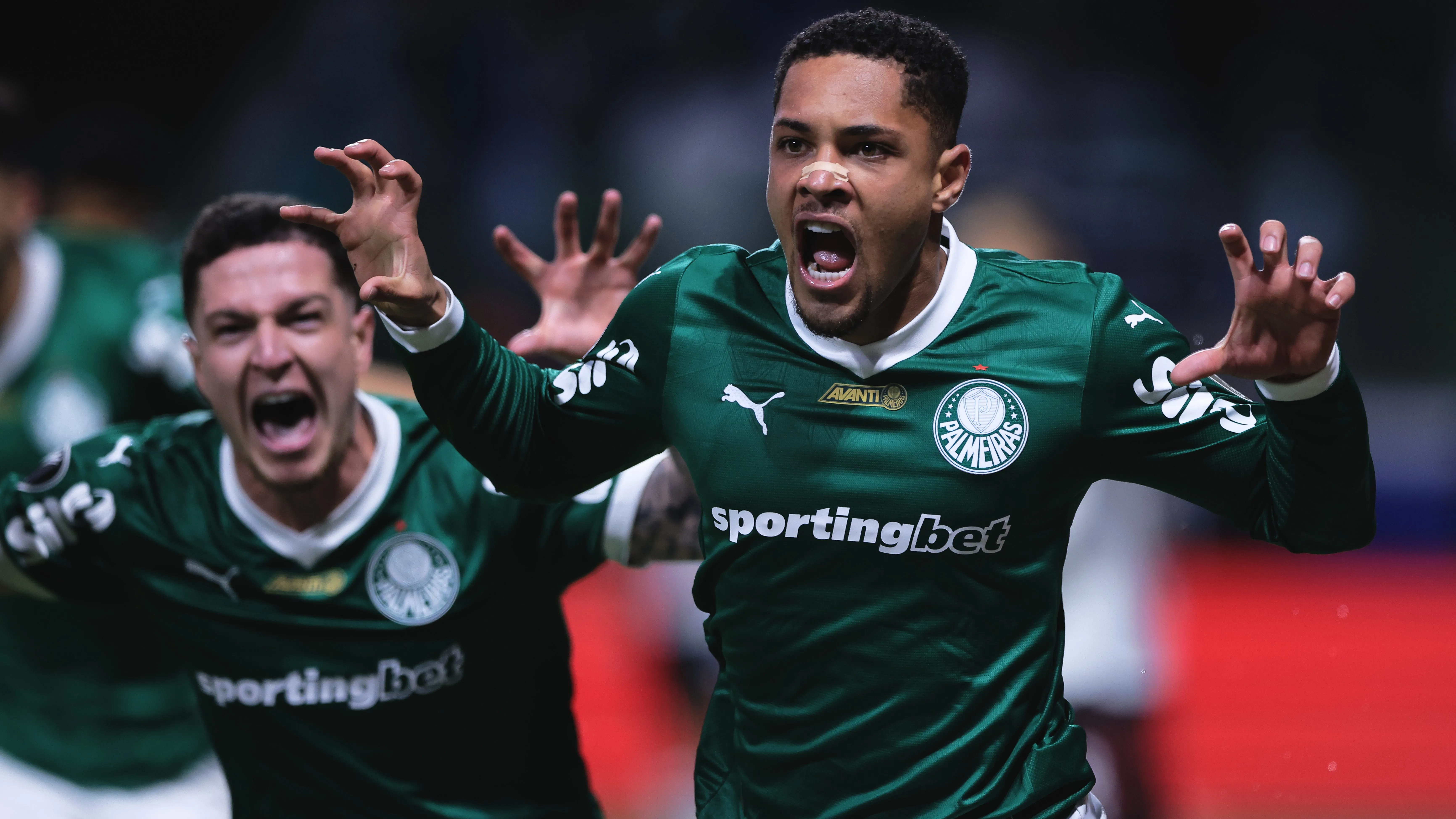 Vitor Roque só deve voltar contra o Atlético Mineiro. Foto: Ettore Chiereguini/AGIF