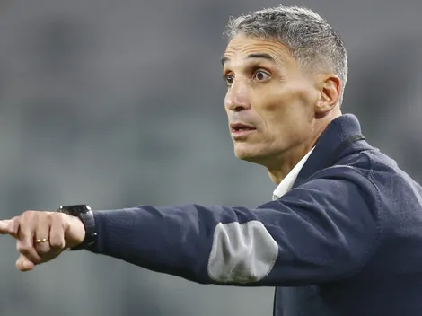 Adonis Frías supera desconfiança e se firma com Vojvoda