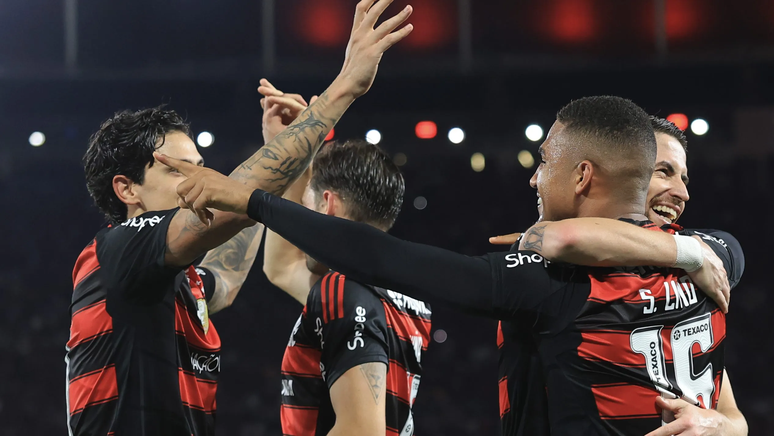 Foto: Buda Mendes/Getty Images – Ponta esquerda recusa Europa e vai ficar no CRF em 2026.