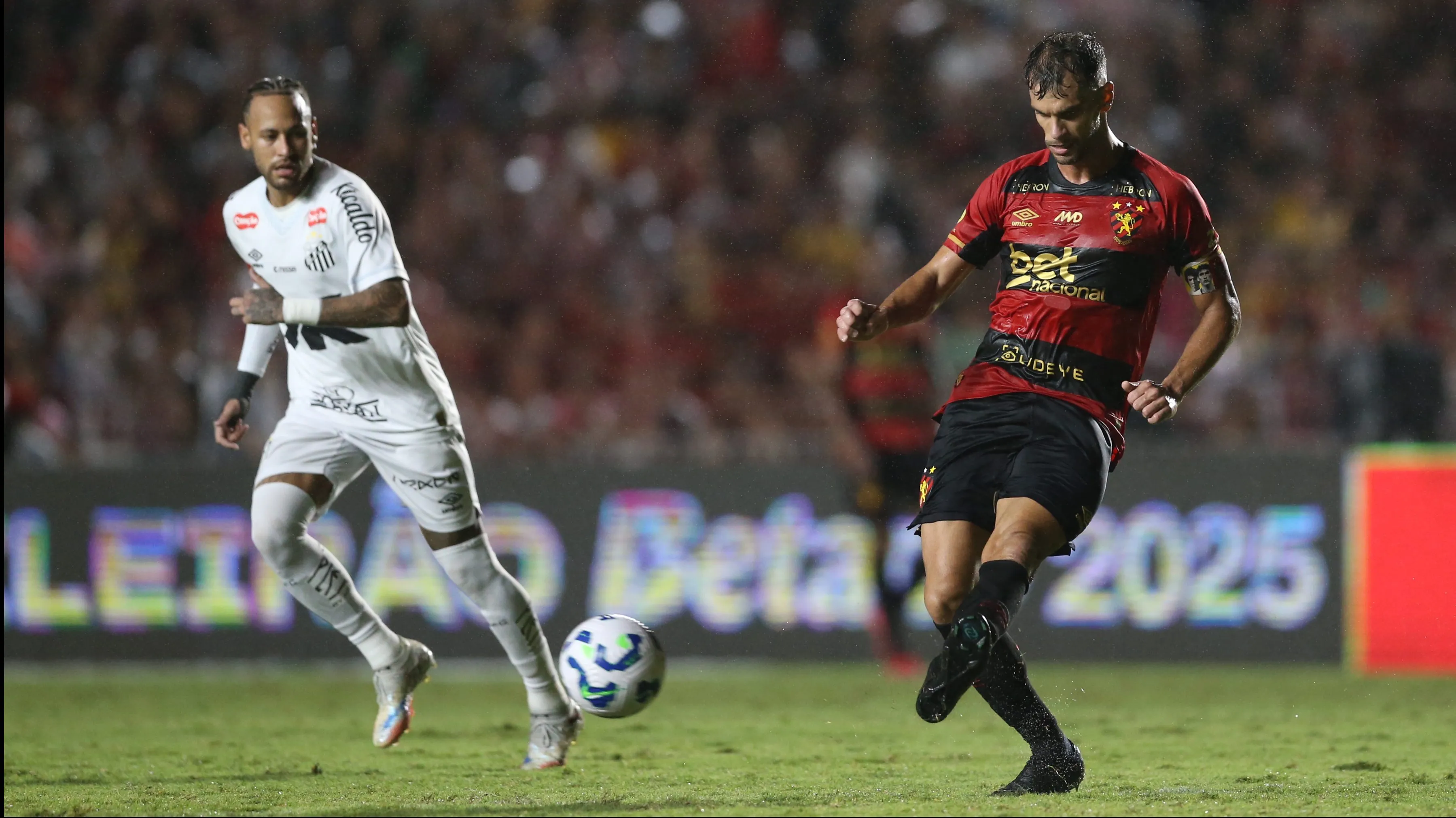 Santos precisa urgentemente dos 3 pontos - Foto: Marlon Costa/AGIF.