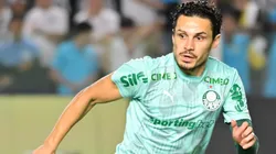 SP - SANTOS - 15/11/2025 - BRASILEIRO A 2025, SANTOS X PALMEIRAS - Raphael Veiga jogador do Palmeiras durante aquecimento antes da partida contra o Santos no estadio Vila Belmiro pelo campeonato Brasileiro A 2025. Foto: Jota Erre/AGIF