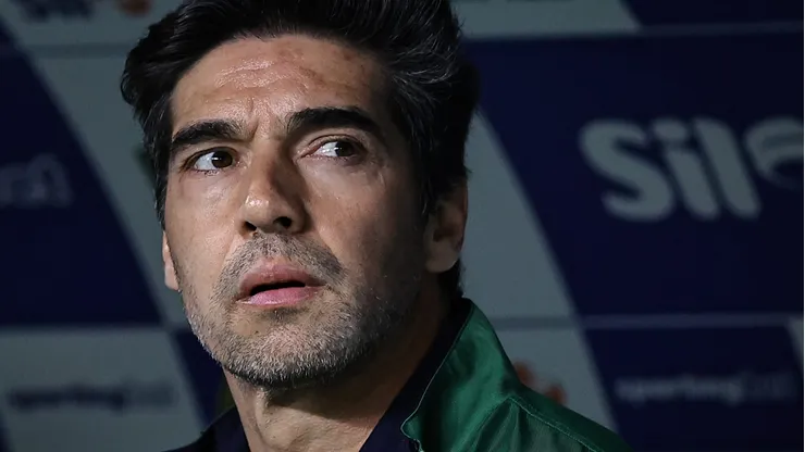 SP - SAO PAULO - 06/11/2025 - BRASILEIRO A 2025, PALMEIRAS X SANTOS - Abel Ferreira tecnico do Palmeiras durante partida contra o Santos no estadio Arena Allianz Parque pelo campeonato Brasileiro A 2025. Foto: Fabio Giannelli/AGIF