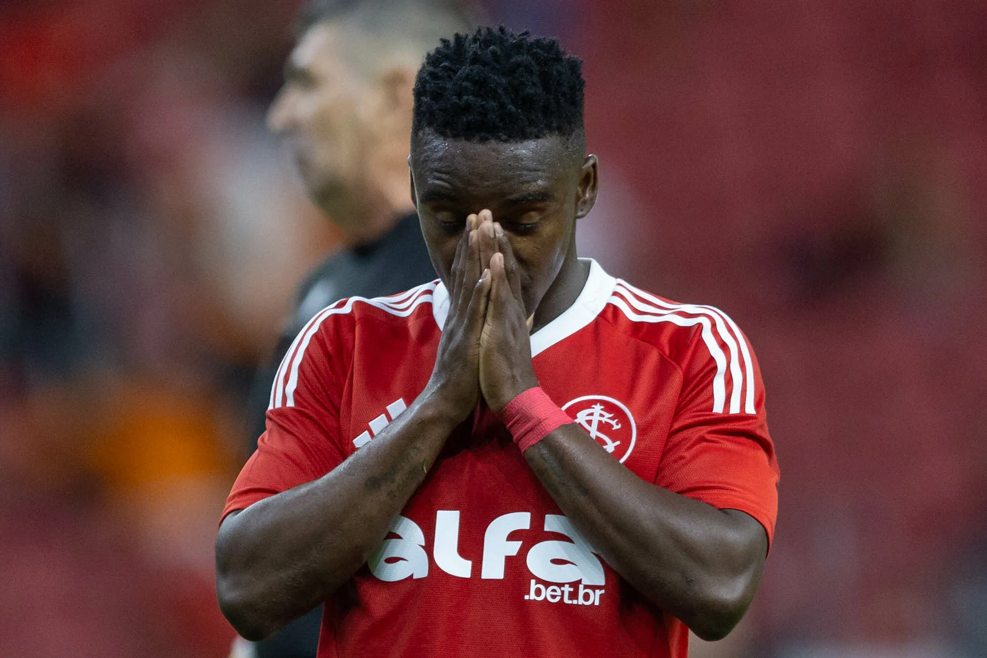 Carbonero é mais um que está na lista delicada de pendurados do SCI contra o Vasco – Foto: Liamara Polli/AGIF