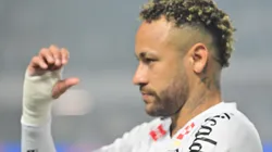Neymar Jr, jogador do Santos, durante partida contra o Palmeiras no estadio Vila Belmiro pelo campeonato Brasileiro A 2025. Foto: Jota Erre/AGIF