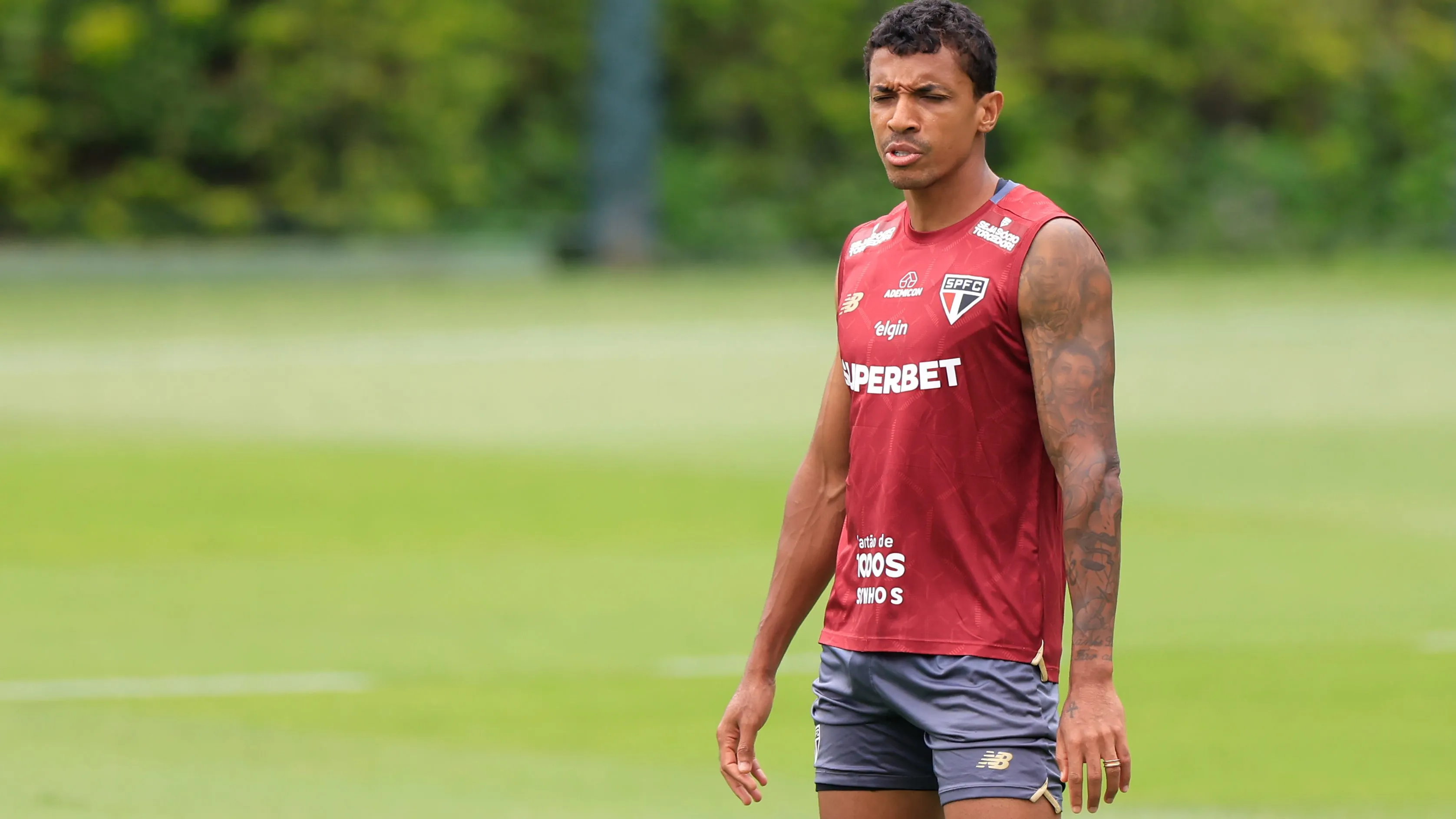 SP – SAO PAULO – 14/11/2025 – TREINO DO SAO PAULO – Luiz Gustavo jogador do Sao Paulo durante treino no Centro de Treinamento CT Barra Funda. Foto: Marcello Zambrana/AGIF