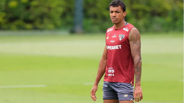 SP - SAO PAULO - 14/11/2025 - TREINO DO SAO PAULO - Luiz Gustavo jogador do Sao Paulo durante treino no Centro de Treinamento CT Barra Funda. Foto: Marcello Zambrana/AGIF