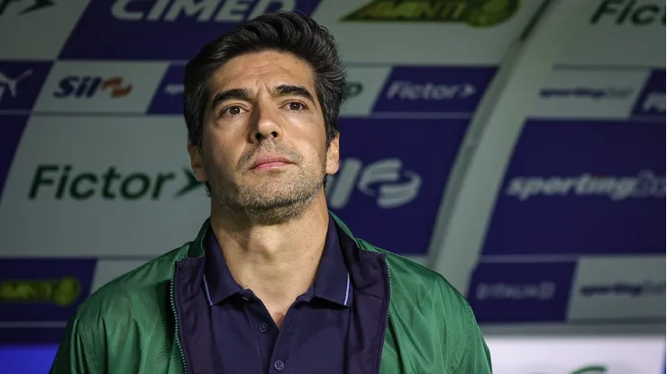 SP - SAO PAULO - 06/11/2025 - BRASILEIRO A 2025, PALMEIRAS X SANTOS - Abel Ferreira tecnico do Palmeiras durante partida contra o Santos no estadio Arena Allianz Parque pelo campeonato Brasileiro A 2025. Foto: Fabio Giannelli/AGIF