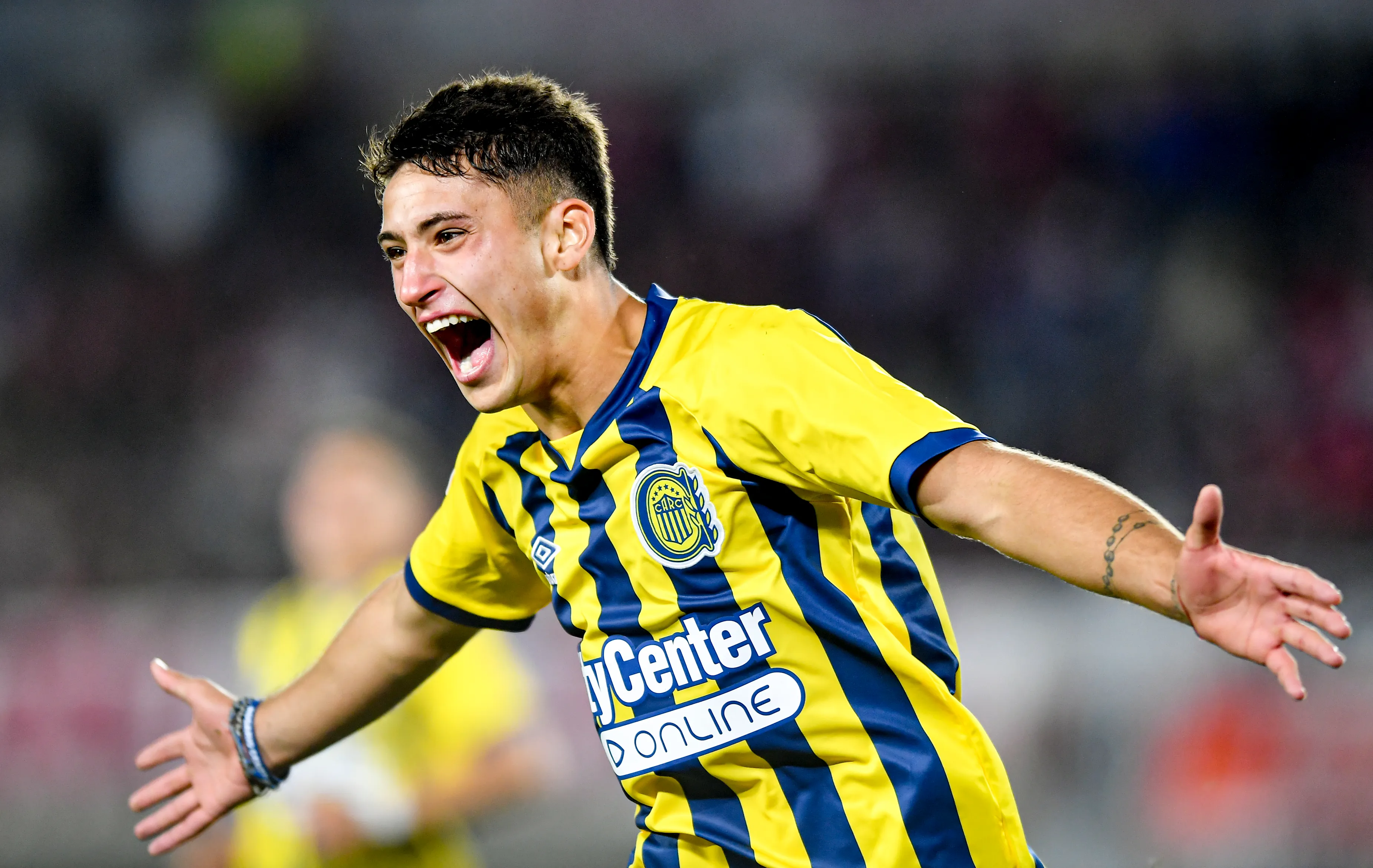 Alejo Veliz foi revelado no Rosario Central e retornou ao clube por empréstimo junto ao Tottenham – Foto: Marcelo Endelli/Getty Images