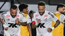 Neymar comemora seu gol com Guilherme. Foto: Jota Erre/AGIF