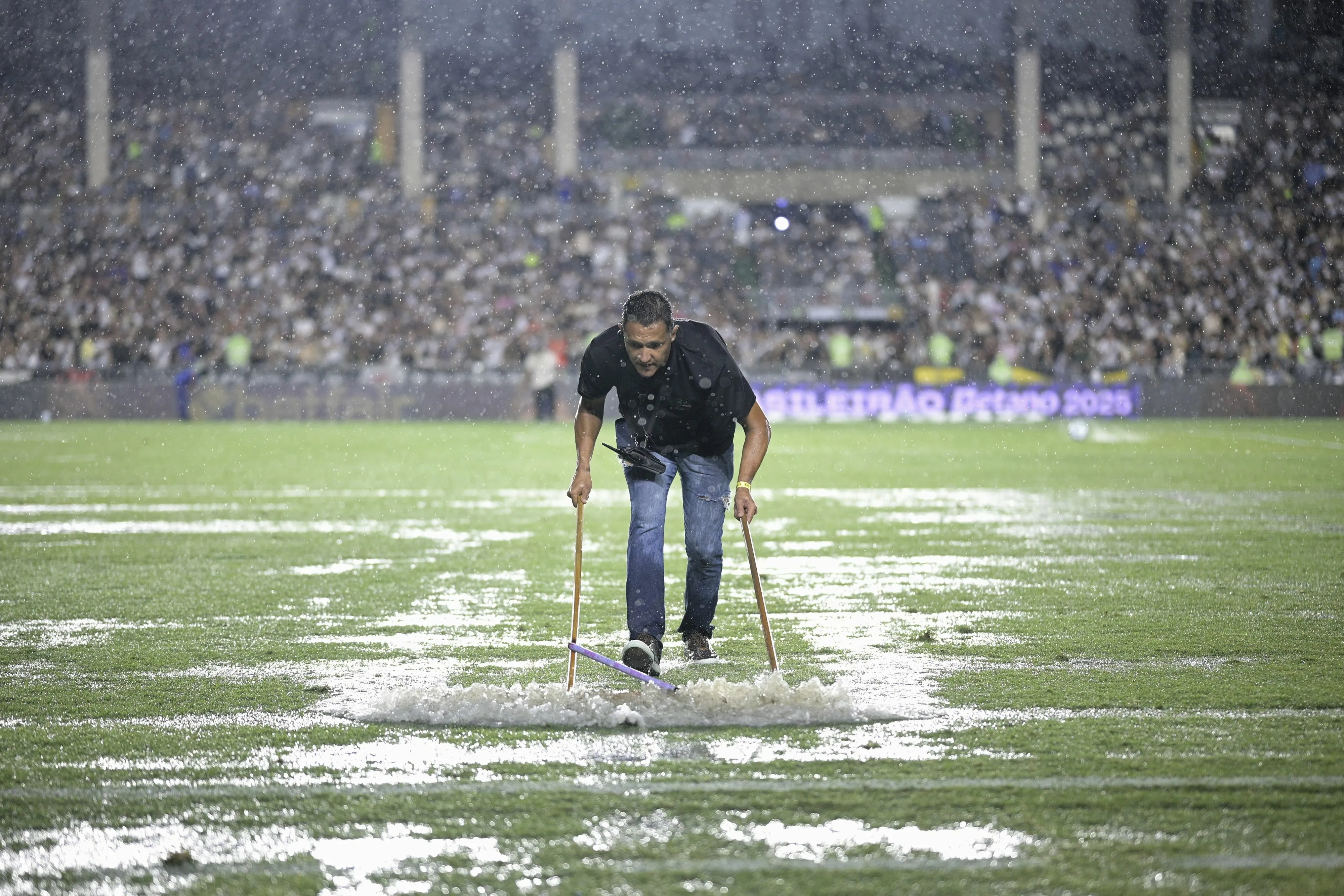 RJ – RIO DE JANEIRO – 28/11/2025 – BRASILEIRO A 2025, VASCO X INTERNACIONAL – Vista geral do estadio Sao Januario para partida entre Vasco e Internacional pelo campeonato Brasileiro A 2025. Foto: Jorge Rodrigues/AGIF