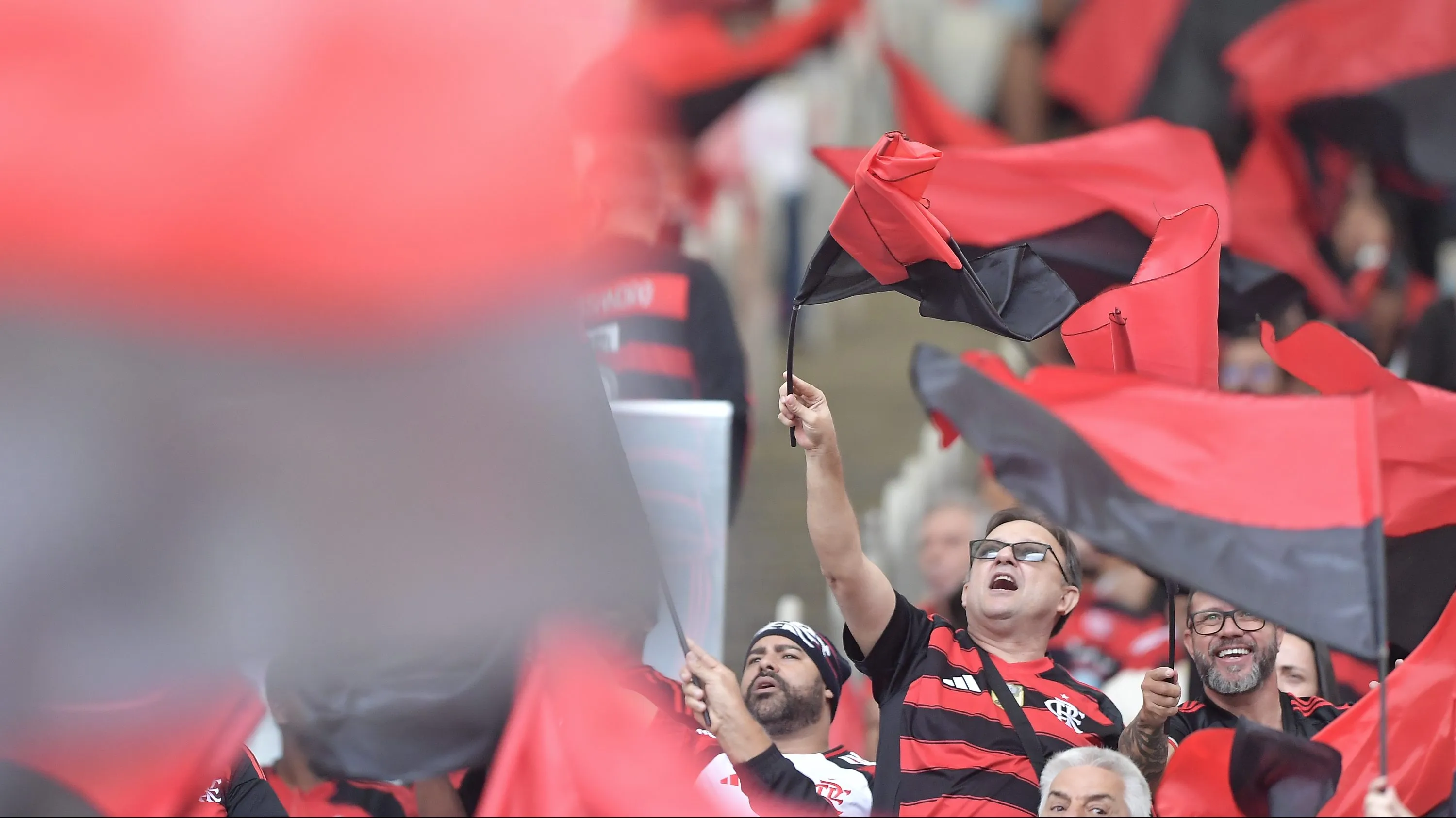 Torcida do Flamengo durante partida contra Palmeiras no estadio Maracana pelo campeonato Brasileiro A 2025. Foto: Thiago Ribeiro/AGIF