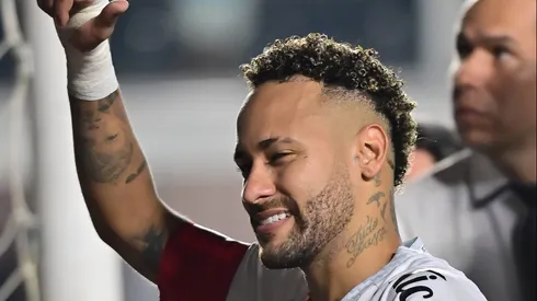 SP - SANTOS - 28/11/2025 - BRASILEIRO A 2025, SANTOS X SPORT - Neymar Jr jogador do Santos deixa o campo apos partida contra o Sport no estadio Vila Belmiro pelo campeonato Brasileiro A 2025. Foto: Jota Erre/AGIF