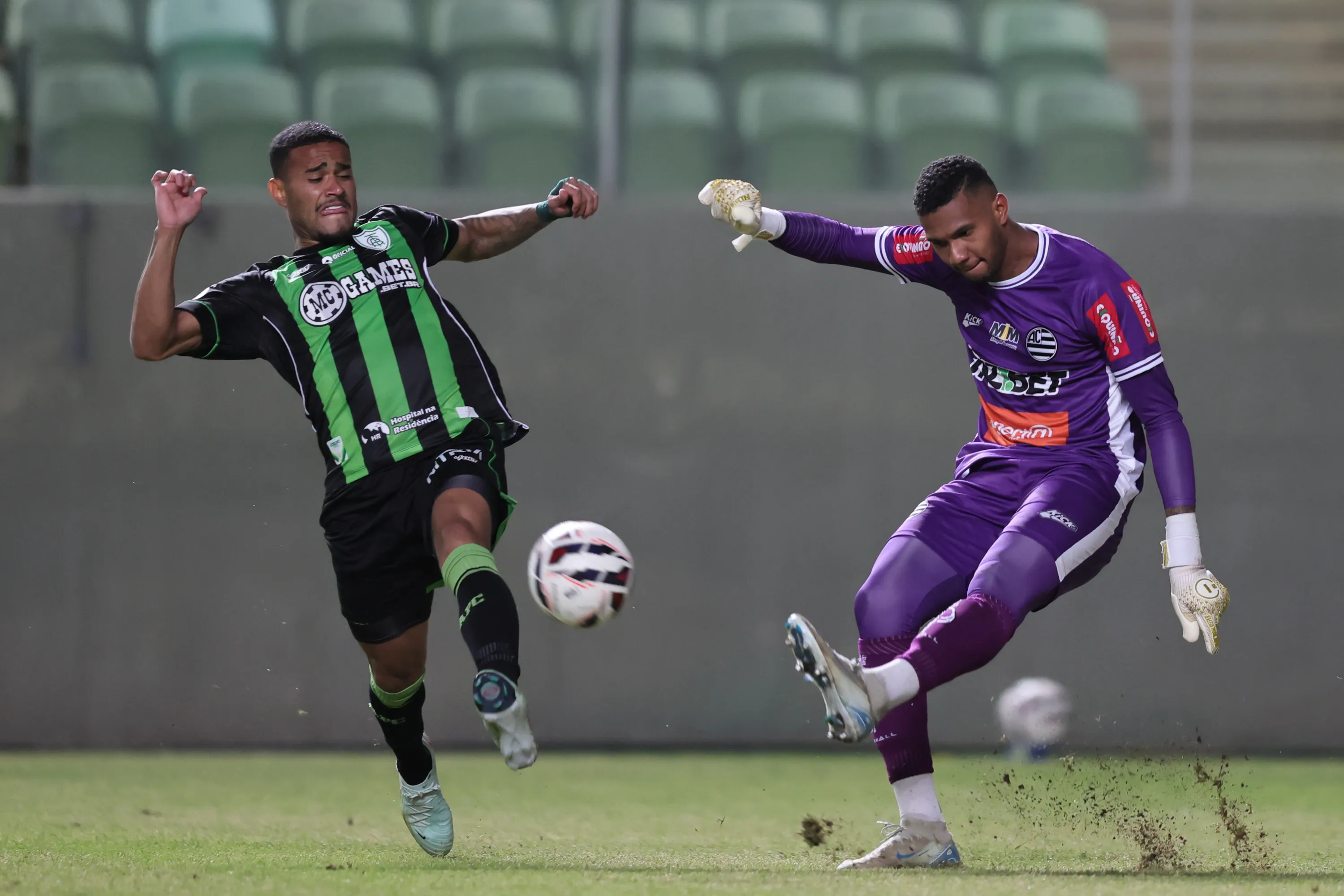 Adriel atuando na Série B pelo Athletic. Foto: Gilson Lobo/AGIF