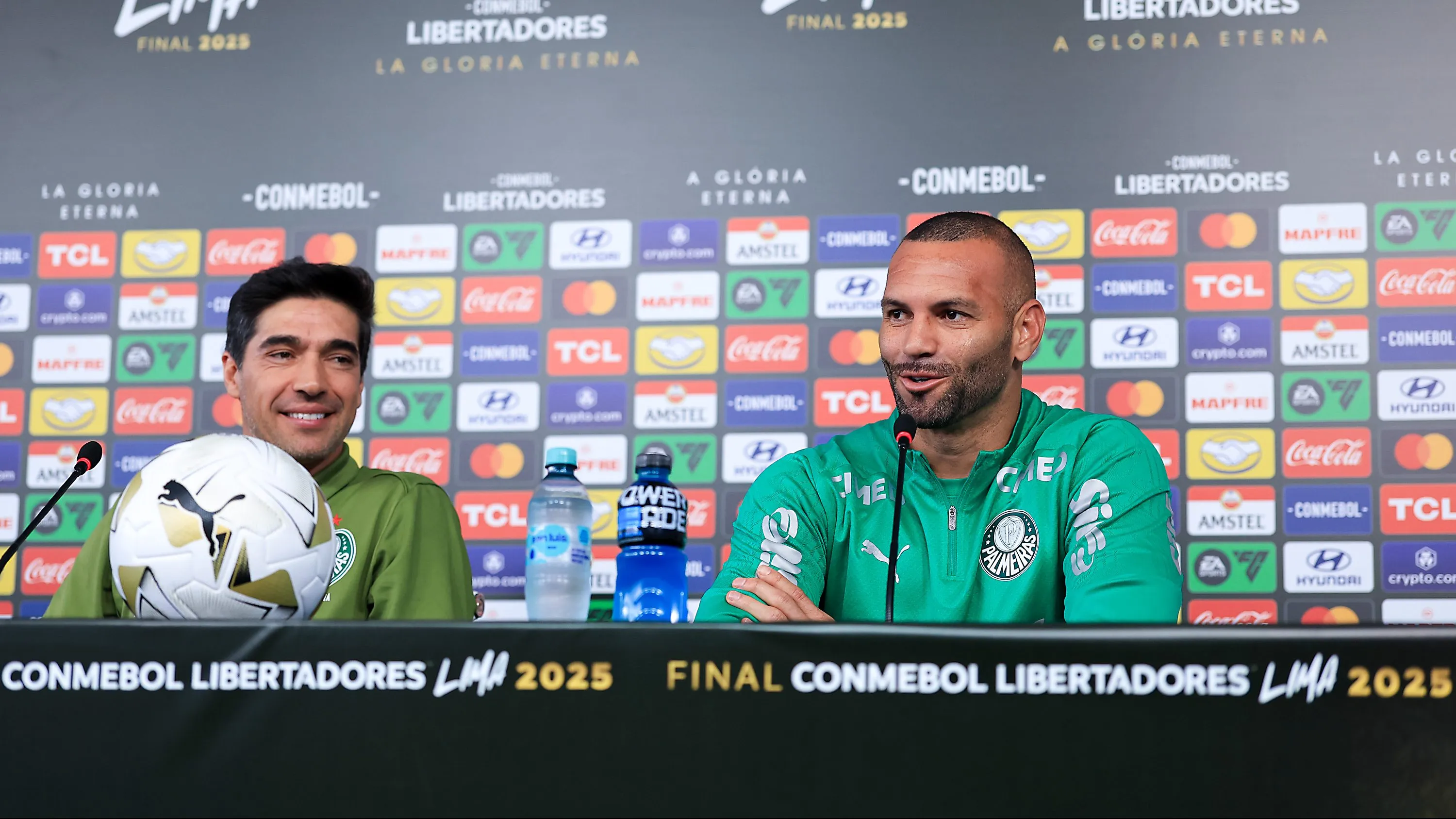 Weverton e Abel Ferreira em Lima, Peru.  (Photo by Buda Mendes/Getty Images)