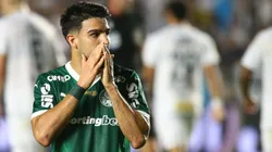 SP - SANTOS - 15/11/2025 - BRASILEIRO A 2025, SANTOS X PALMEIRAS - Flaco Lopez jogador do Palmeiras lamenta durante partida contra o Santos no estadio Vila Belmiro pelo campeonato Brasileiro A 2025. Foto: Mauricio De Souza/AGIF