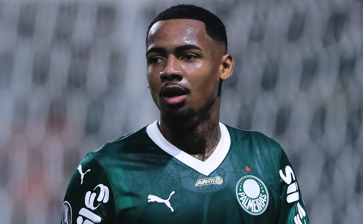 Torcida do Palmeiras reclama de pênalti ignorado em lance entre Alex Sandro e Allan na final
