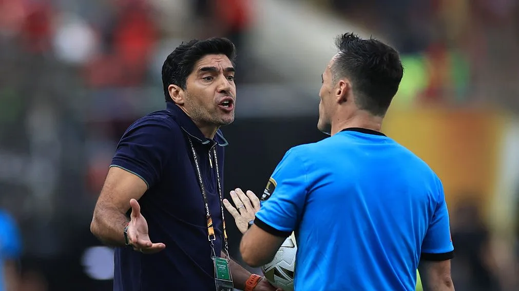 Abel reclama da arbitragem; Foto: Buda Mendes/Getty Images
