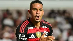 Samuel Lino protagonizou lance que fez a Nação vibrar.