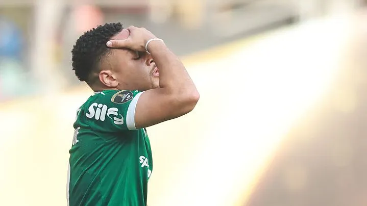 Vitor Roque no Palmeiras. Foto: Hector Vivas/Getty Images