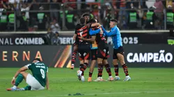LIMA, PERU - NOVEMBER 29: Players of Flamengo celebrate after winning and becoming champions following the 2025 Copa CONMEBOL Libertadores Final match between Palmeiras and Flamengo at Estadio Monumental on November 29, 2025 in Lima, Peru. (Photo by Buda Mendes/Getty Images)