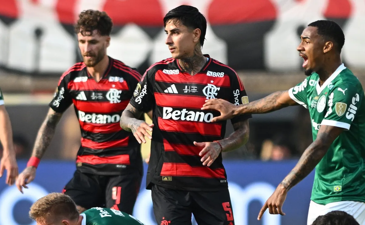 Site mexicano aponta favorecimento ao Flamengo pela arbitragem na final da Libertadores contra o Palmeiras