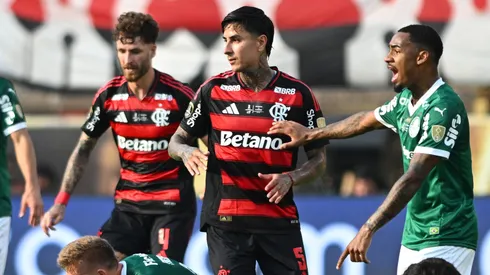 Erick Pulgar quase foi expulso logo no primeiro tempo em Lima (Photo by Rodrigo Valle)