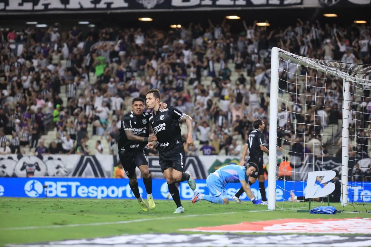 Comemoração do primeiro gol. Foto: Lucas Emanuel/AGIF