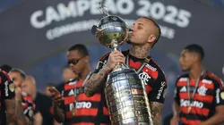 LIMA, PERU - NOVEMBER 29: Everton of Flamengo celebrates with the trophy after winning the 2025 Copa CONMEBOL Libertadores Final match between Palmeiras and Flamengo at Estadio Monumental on November 29, 2025 in Lima, Peru. (Photo by Buda Mendes/Getty Images)