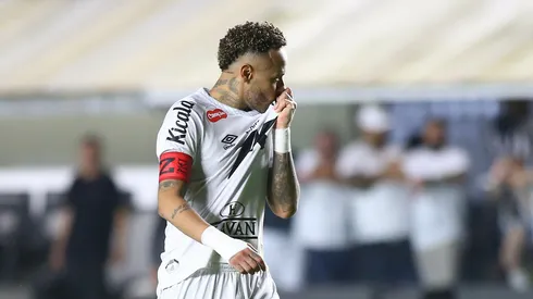 SP - SANTOS - 28/11/2025 - BRASILEIRO A 2025, SANTOS X SPORT - Neymar Jr jogador do Santos durante partida contra o Sport no estadio Vila Belmiro pelo campeonato Brasileiro A 2025. Foto: Mauricio De Souza/AGIF