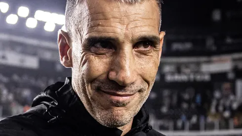 Vojvoda durante partida do Peixe contra o SPFC.