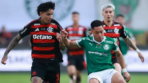 Pulgar marca Vitor Roque na final da Libertadores