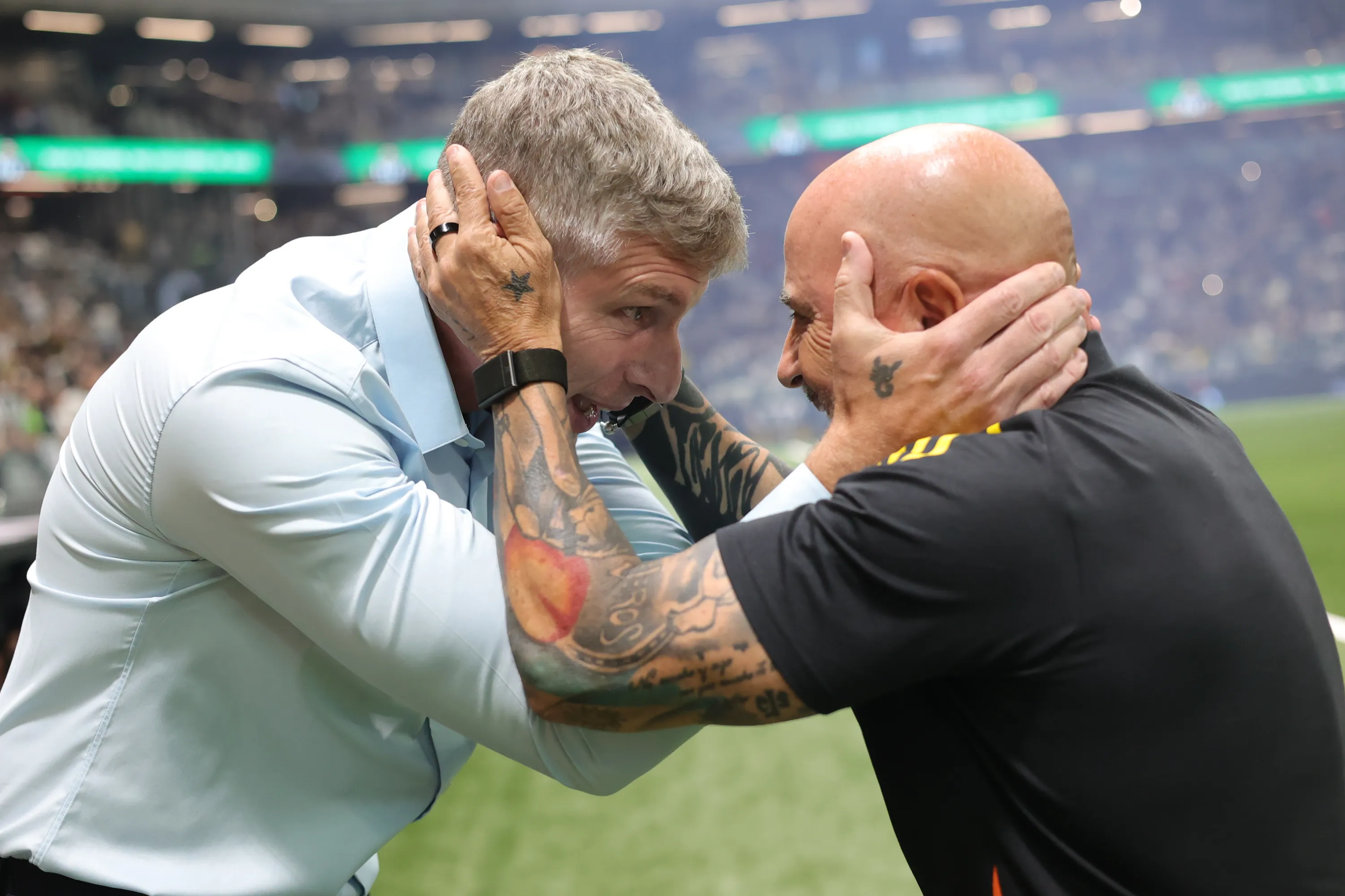 Jorge Sampaoli tecnico do Atletico-MG e Martin Palermo tecnico do Fortaleza durante partida contra o Fortaleza no estadio Arena MRV pelo campeonato Brasileiro A 2025. Foto: Gilson Lobo/AGIF
