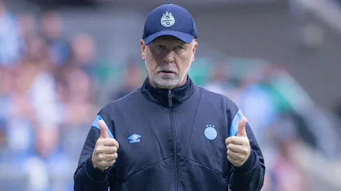 Mano Menezes está levemente pressionado no cargo. Foto: Maxi Franzoni/AGIF