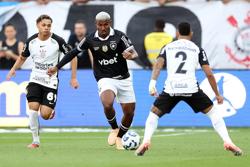 Botafogo saiu atrás no placar contra o Corinthians. Foto: Vitor Silva/Botafogo